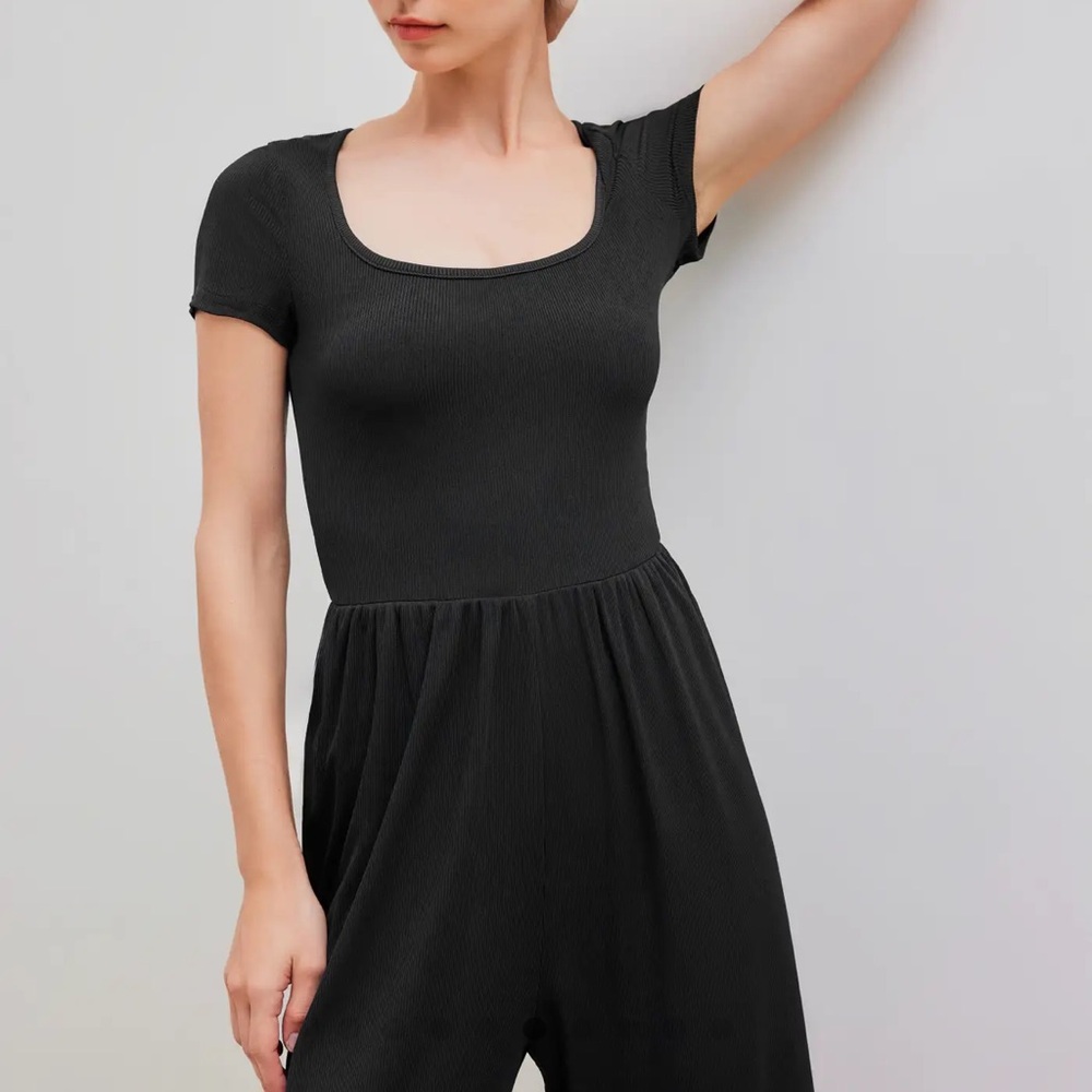 CIDER SCOOP NECK SHORT SLEEVE WIDE LEG RIBBED JUMPSUIT SZ M BLACK W/ POCKETS - Picture 8 of 11